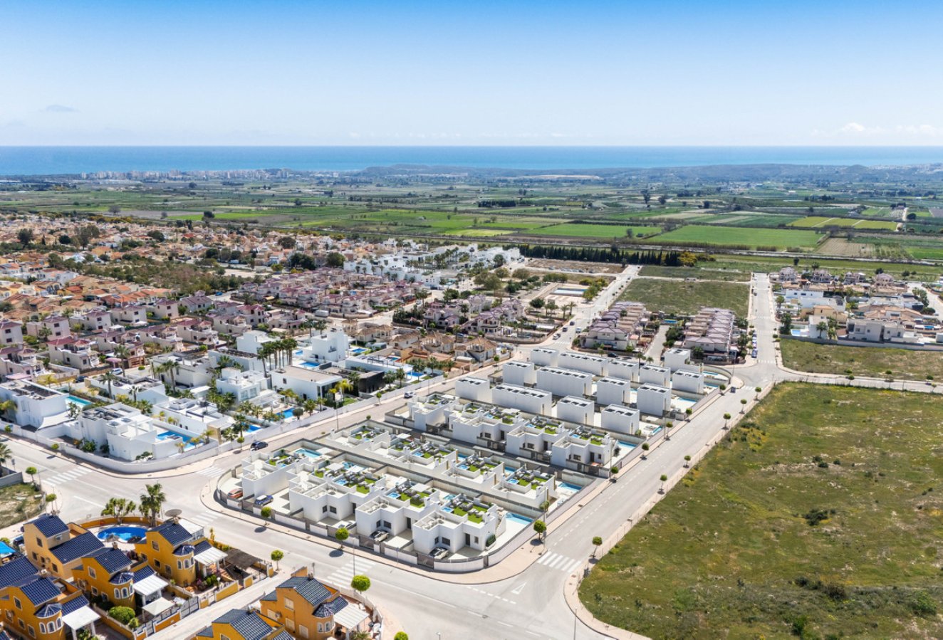 Resale - House - La Marina